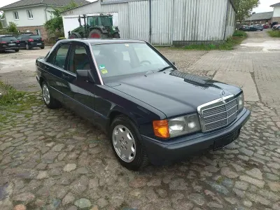 Używany Mercedes 190 118 KM (86 kW) 1990 Niebieski Sedan/Limuzyna