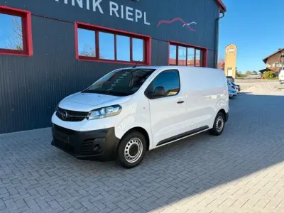 Gebraucht Opel Vivaro Selection 102 PS (75 kW) 2023 Casablancaweiss/glacier/arctic w Van / Kleinbus
