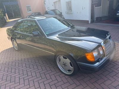 Usata Mercedes 300 220 CV (161 kW) 1991 Nero Coupé