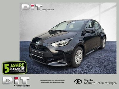 Gebraucht Toyota Yaris Hybrid Comfort 116 PS (85 kW) 2023 Black mica / ink Limousine