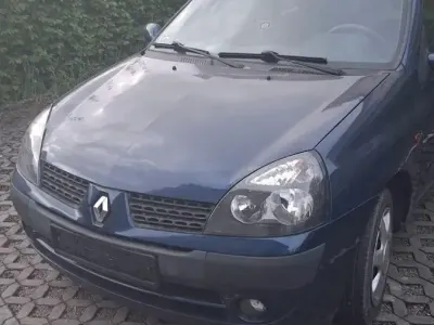 Używany Renault Clio II 75 KM (55 kW) 2002 Niebieski Hatchback