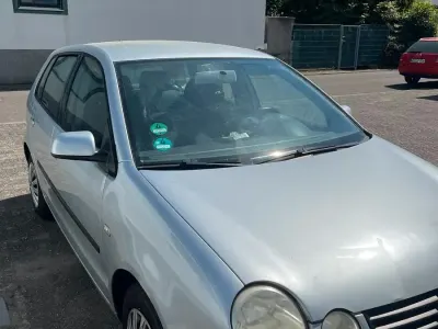 Second-hand VW Polo Trendline 54 CP (39 kW) 2002 Argintiu Berlinǎ