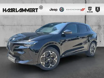 Neu Alfa Romeo Junior Ti 145 PS (106 kW) 2026 Schwarz SUV