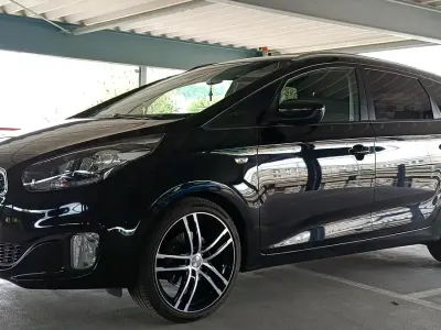 Gebraucht Kia Carens 136 PS (100 kW) 2015 Schwarz Van / Kleinbus