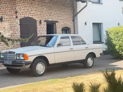 Gebraucht Mercedes 200 60 PS (44 kW) 1982 Grau Limousine