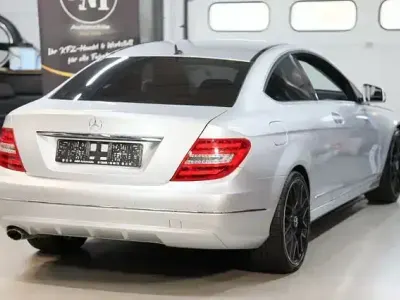 Gebraucht Mercedes C250 204 PS (150 kW) 2011 Iridiumsilber  metalliclack (metallic) Coupé