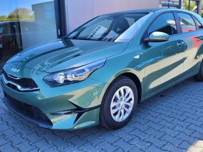 Neu Kia Ceed 140 PS (102 kW) 2026 Experience grün Kleinwagen