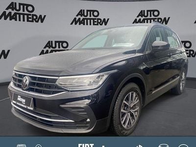 Deep black perleffekt (metallic) Gebraucht 2022 VW Tiguan Life SUV | 28.990 € (Guter Preis)
