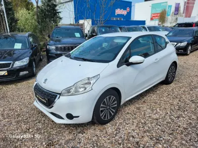 Gebraucht Peugeot 208 Active 82 PS (60 kW) 2012 Weiß Kleinwagen