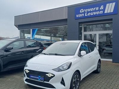 Gebraucht Hyundai i10 Trend 67 PS (49 kW) 2023 Weiß Kleinwagen