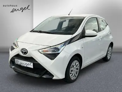 Gebraucht Toyota Aygo X-play 72 PS (52 kW) 2020 Weiß Kleinwagen