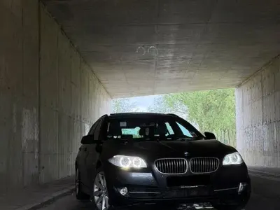 Gebraucht BMW 525 Sport Line 218 PS (160 kW) 2013 Schwarz Kombi