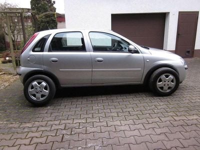 Silber Gebraucht 2004 Opel Corsa Enjoy Limousine | 2.250 € (Etwas zu teuer)