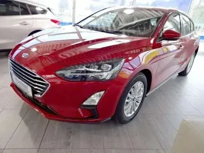 Gebraucht Ford Focus Titanium 125 PS (91 kW) 2022 Rot metallic Limousine
