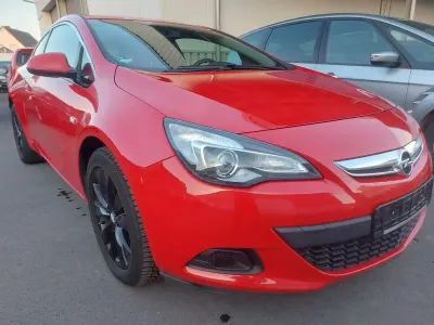 Gebraucht Opel Astra GTC Active 120 PS (88 kW) 2014 Rot Limousine