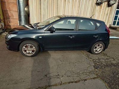 Gebraucht Hyundai i30 Comfort 109 PS (80 kW) 2010 Schwarz Limousine