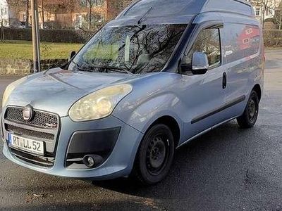 Blau Gebraucht 2010 Fiat Doblò Van / Kleinbus | 5.999 € (Teuer)