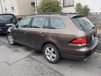 Gebraucht VW Golf VII Comfortline 122 PS (89 kW) 2013 Braun Limousine