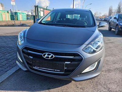 Micron grey / met Gebraucht 2015 Hyundai i30 Trend Kleinwagen | 6.699 € (Fairer Preis)