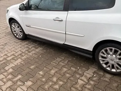 Używany Renault Clio 103 KM (75 kW) 2009 Biały Coupe