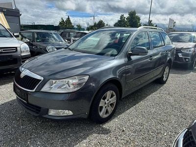 Grau Gebraucht 2009 Skoda Octavia Ambiente Kombi | 1.950 €
