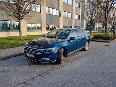 Gebraucht VW Passat Elegance 150 PS (110 kW) 2020 Blau Kombi