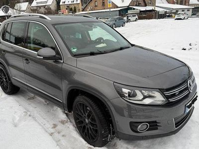 Grau Gebraucht 2012 VW Tiguan Sportline SUV | 13.800 € (Teuer)