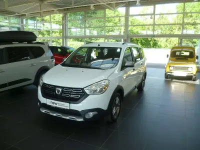 Gebraucht Dacia Lodgy Stepway 131 PS (96 kW) 2021 Gletscherweiss Van / Kleinbus
