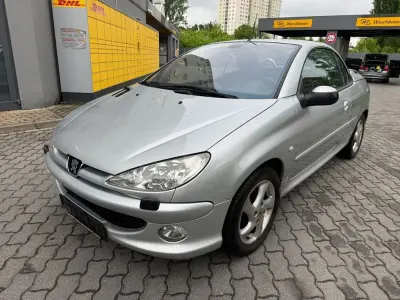 Gebraucht Peugeot 206 CC Platinum 109 PS (80 kW) 2003 Silber Cabrio