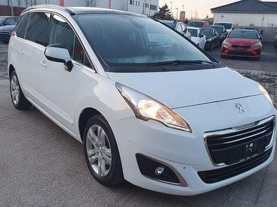 Weiß Gebraucht 2016 Peugeot 5008 Allure Van / Kleinbus | 10.000 € (Teuer)
