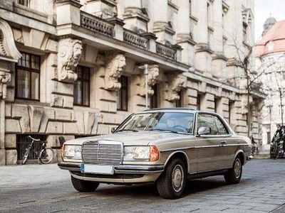 Beige Gebraucht 1981 Mercedes 230 Coupé | 19.900 €