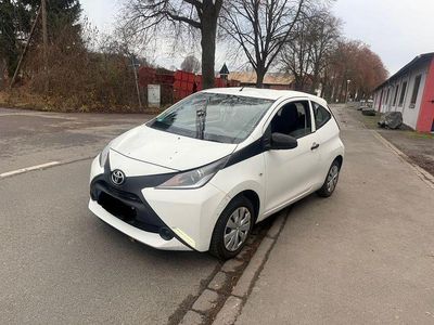 Second-hand Toyota Aygo 69 CP (50 kW) 2015 Alb Hatchback