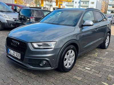 Grau Gebraucht 2012 Audi Q3 Sport SUV | 11.900 € (Etwas zu teuer)