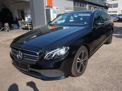 Gebraucht Mercedes E220 194 PS (142 kW) 2020 Ung. schwarz  unilack Kombi
