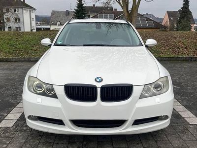 Gebraucht BMW 320 177 PS (130 kW) 2007 Weiß Limousine