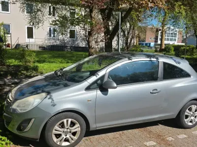 Gebraucht Opel Corsa 68 PS (50 kW) 2012 Silber Kleinwagen