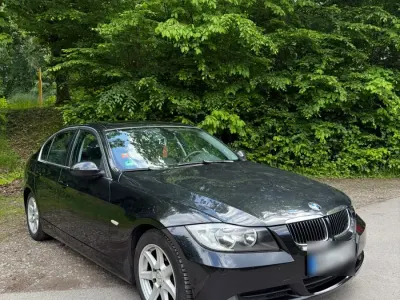 Gebraucht BMW 325 218 PS (160 kW) 2008 Schwarz Limousine