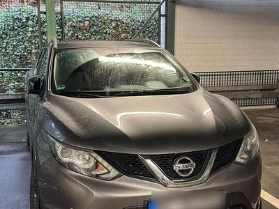 Grau Gebraucht 2015 Nissan Qashqai SUV | 10.820 € (Fairer Preis)