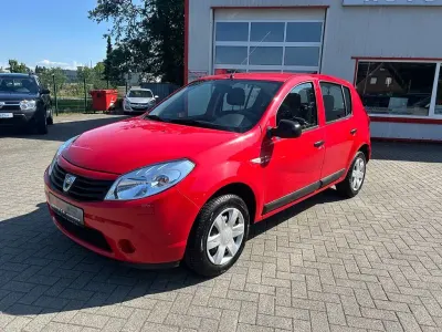 Gebraucht Dacia Sandero Ambiance 75 PS (55 kW) 2011 Rot Limousine