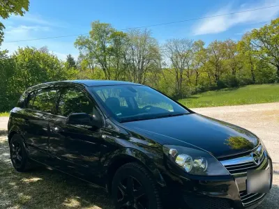 Używany Opel Astra 140 KM (102 kW) 2008 Czarny Hatchback