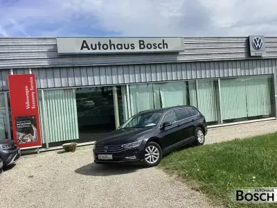 Gebraucht VW Passat Business 150 PS (110 kW) 2024 Deep black perleffekt Kombi