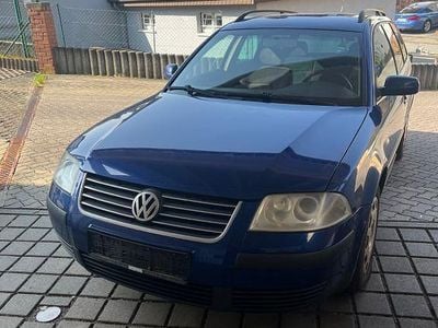 Gebraucht VW Passat Comfortline 131 PS (96 kW) 2002 Blau Kombi
