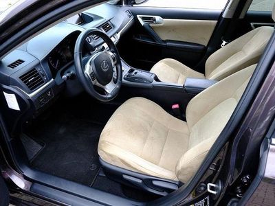 Lexus CT200h