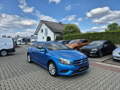 Gebraucht Mercedes A180 109 PS (80 kW) 2013 Suedseeblau Kleinwagen