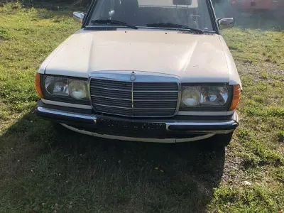 Gebraucht Mercedes 200 60 PS (44 kW) 1984 Weiß Limousine