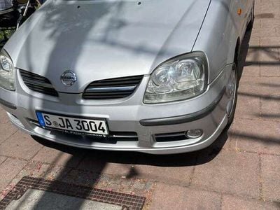 Nissan Almera Tino