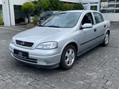 Gebraucht Opel Astra 75 PS (55 kW) 1999 Silber Limousine