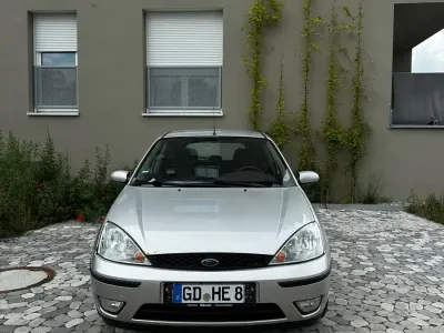 Gebraucht Ford Focus 116 PS (85 kW) 2002 Silber Limousine