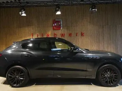 Begagnad Maserati Levante 430 HK (316 kW) 2021 Svart SUV