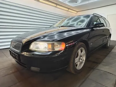 Używany Volvo V70 Momentum 185 KM (136 kW) 2006 Czarny Kombi